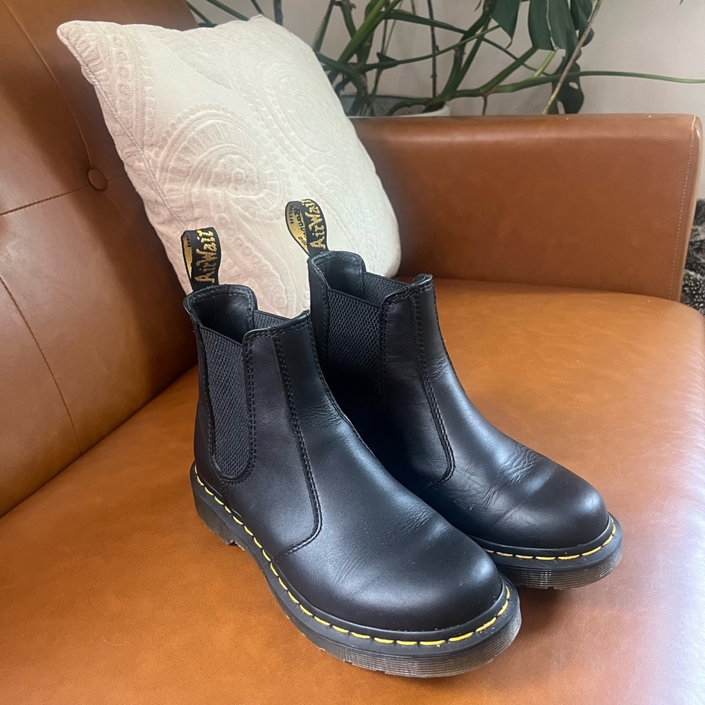 Size 6 black Dr. Martens Chelsea boots
